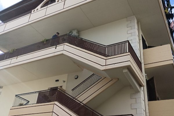 Vani 4,5 + Mansarda + aree esterne + Box Mq30